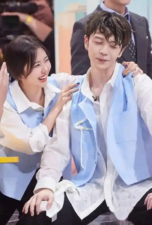 落魄女星拉皮条赚大钱?王栎鑫暗恋谭松韵?_张晶_英姐_圈子