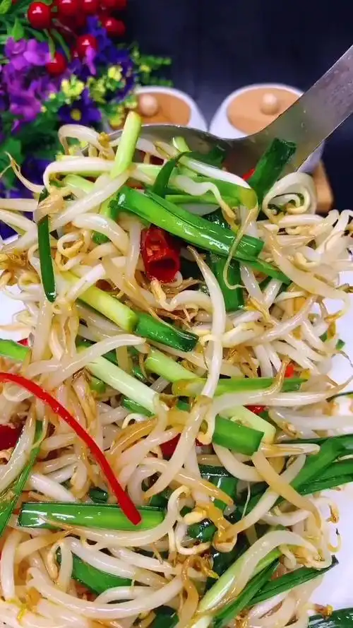豆芽炒韭菜这样做,清脆爽口,又香又下饭!