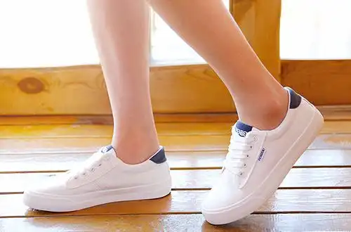 白帆布鞋发黄变白的方法