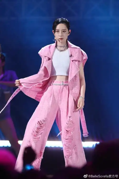 舞台《梦不落雨林》#李斯丹妮##乘风破浪##王心凌郑秀妍李斯丹妮