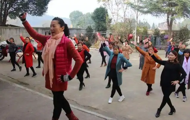 人就对这一项活动感到十分不满意,我们都知道跳广场舞肯定是要有音乐