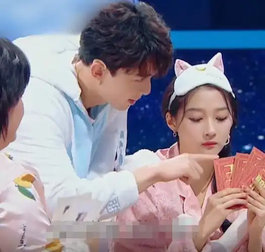 吴磊与关晓彤的聊天记录,看到他推荐给晓彤的生活用品,太实用了