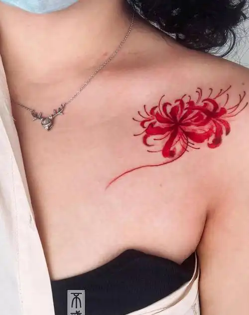 彼岸花纹身图片_肩部水彩彼岸花纹身图案