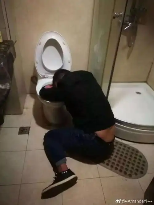 不要!让你的朋友喝醉酒!画面简直不敢想象