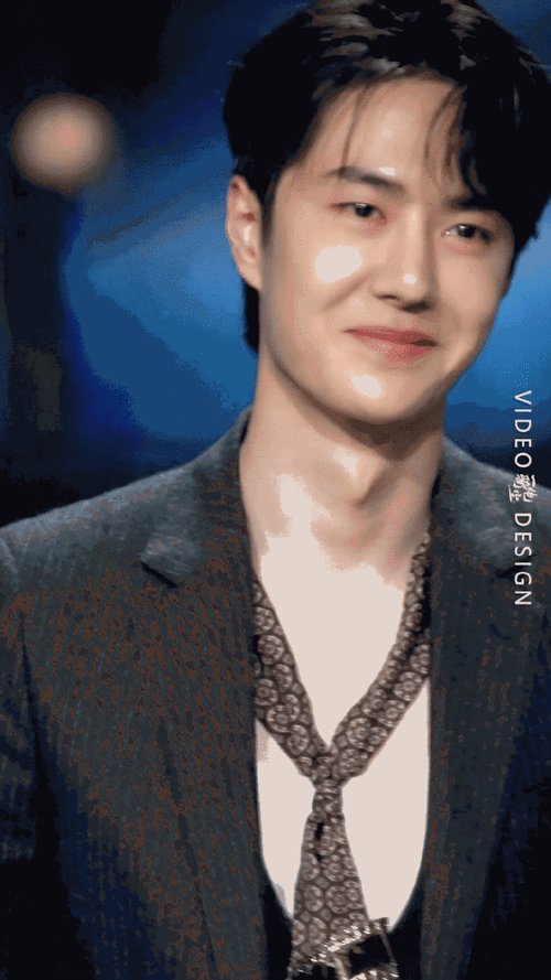 王一博2023微博电影之夜内场造型动图4p