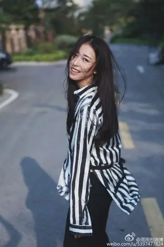 许魏洲绯闻女友周雨彤私照曝光拥有迷人双眼皮16