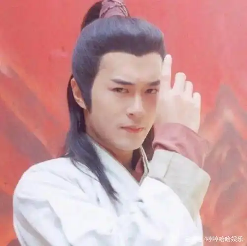 古天乐的内眼角很尖,但不失柔和,双眼皮很窄偏向于内双.