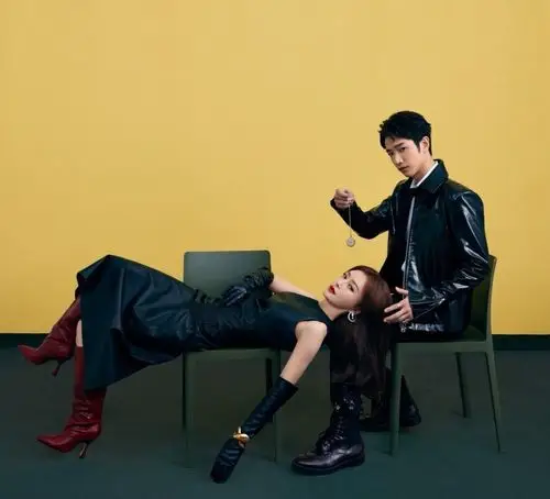 秦岚保养太好了,与小7岁刘以豪同框也甜蜜,无年龄差甜到要掉牙_腾讯