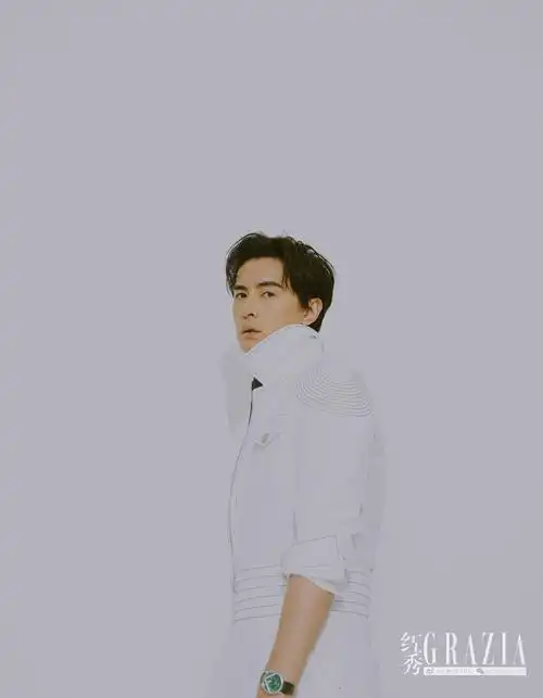 郑元畅封面大片释出青春逆流不设限