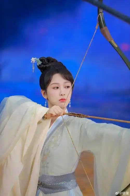 造型引发舆论战杨紫被疑爆剧不断0拿奖顶流转型遇困局