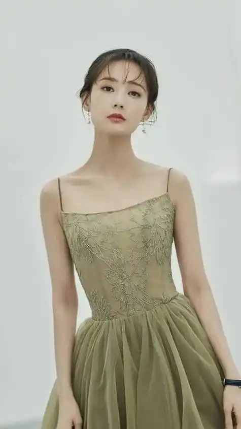 李一桐实力演员的多面魅力