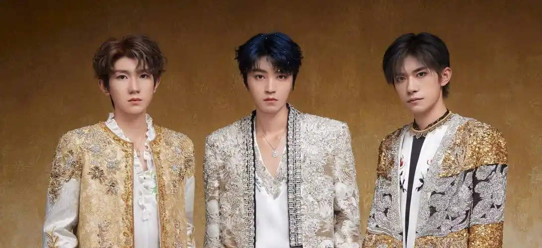 tfboys团魂满满!王源23岁生日,王俊凯易烊千玺深夜卡0点送祝福