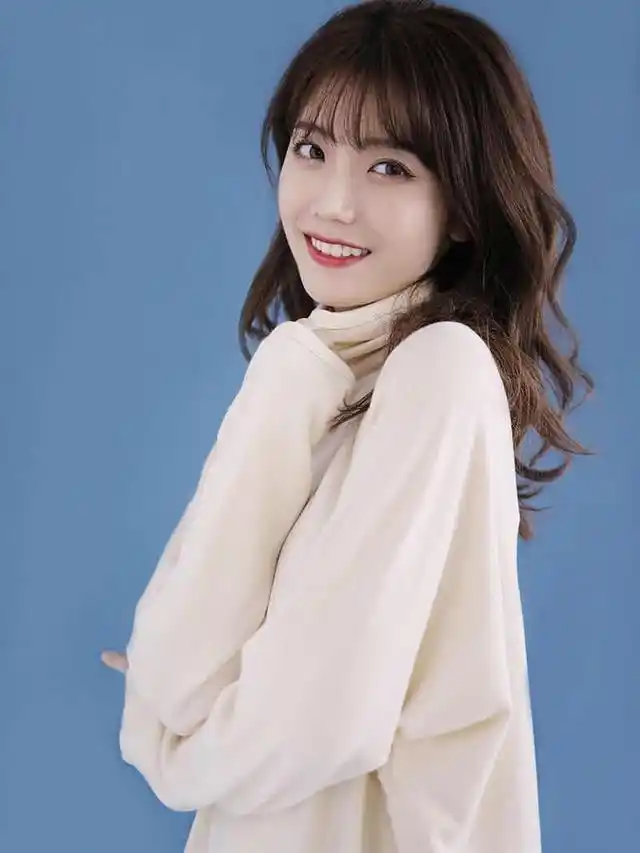 纯色背景下如何拍半身照才能脱俗?7个姿势,不用道具也能拍美照