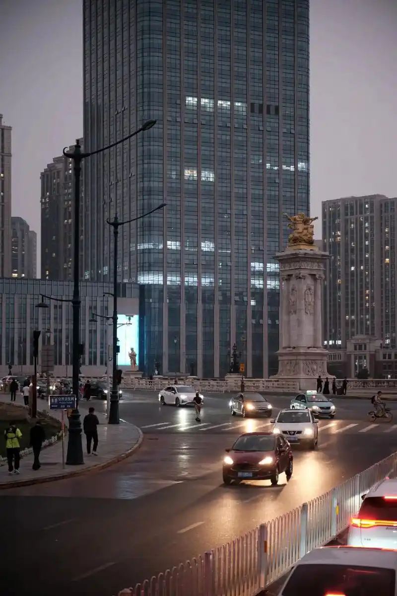 双层观光巴士一定要坐,天津的夜景实在是好看 - 抖音