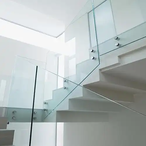 实心铝槽玻璃栏杆,木扶手包边玻璃,写字楼花纹玻璃护栏