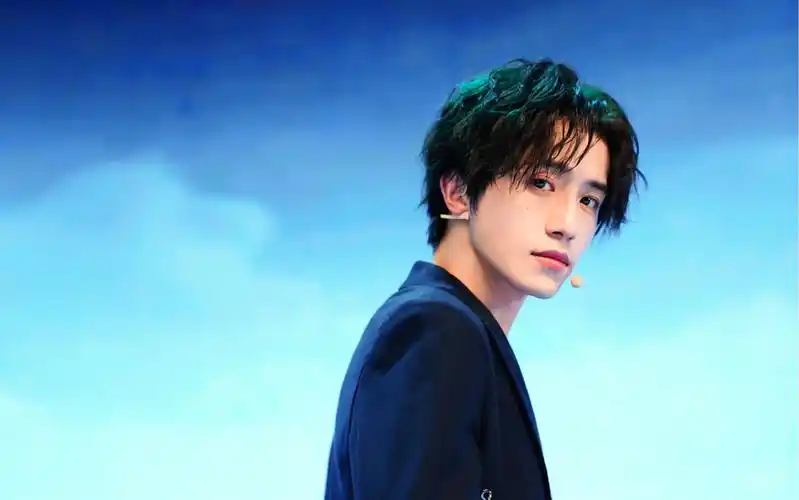 伯远首唱会直拍