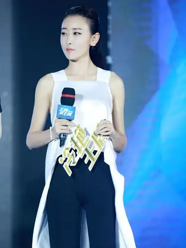 毛俊杰亮相王牌发布会黄晓明称看见她就冷