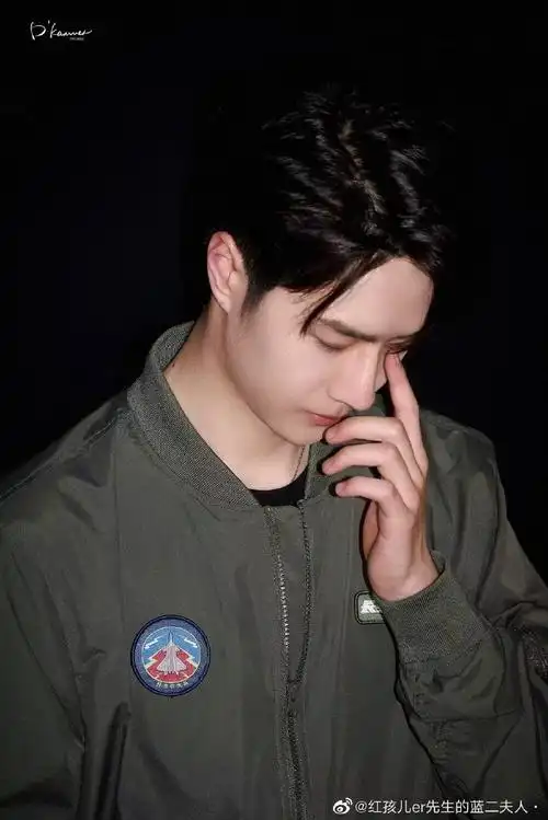 王一博长空之王预售票房破亿海报##王一博