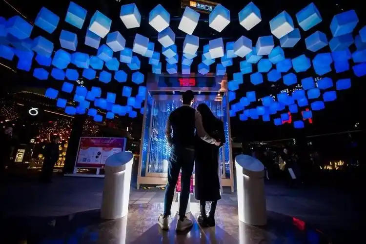 上海幕明星空馆互动装置网红游乐星空艺术馆