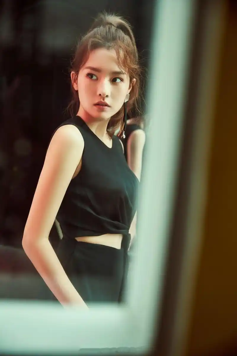 曝光 变身美女特工质感十足】近日,陳誾安曝光了一组神秘特工版写真