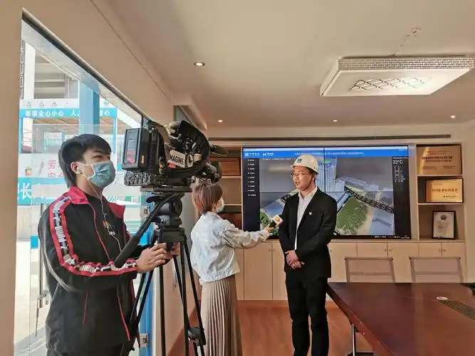 湖南卫视午间新闻:总承包公司华融湘江银行项目"智慧工地"