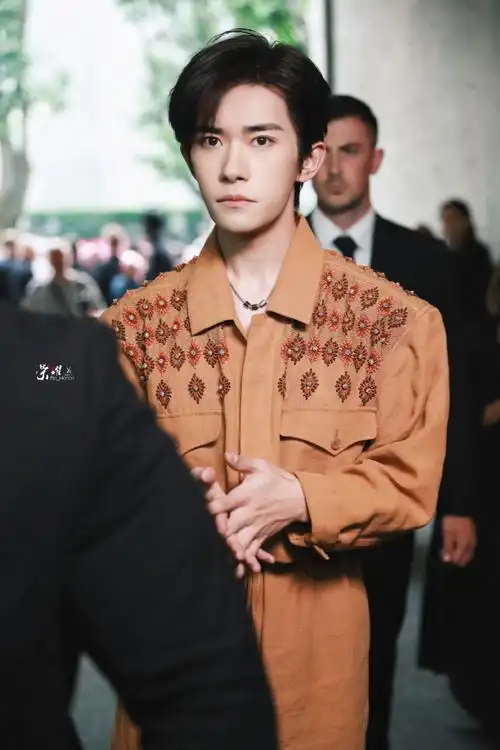 外媒镜头下的易烊千玺生图##易烊千玺 米兰时装周##emporio armani