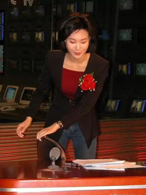 央视主持人李梓萌为何47岁还不结婚深扒之下终于知道了