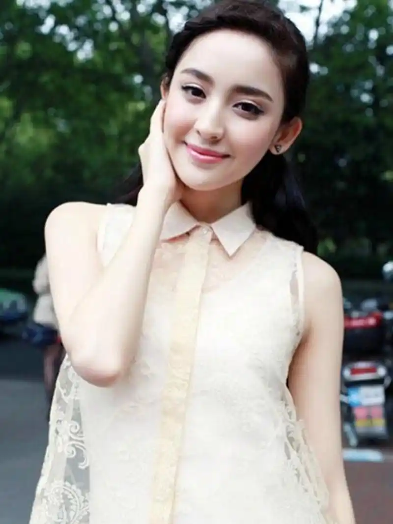 古力娜扎早期图片 看起来很像混血儿 #古力娜扎