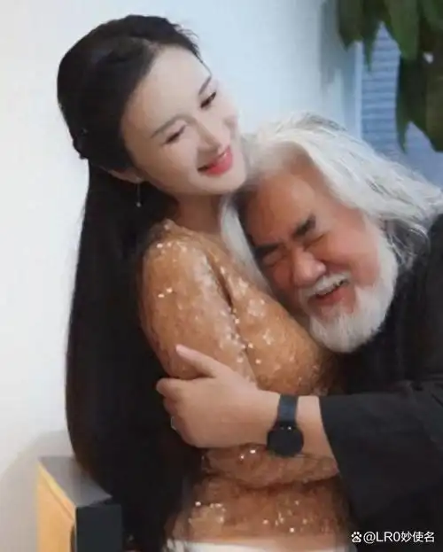 在娱乐圈,张纪中和杜星霖这对夫妻因相差31岁而备受关注.