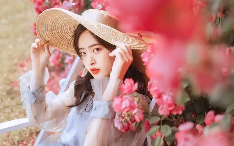 文艺的美女像个花仙子