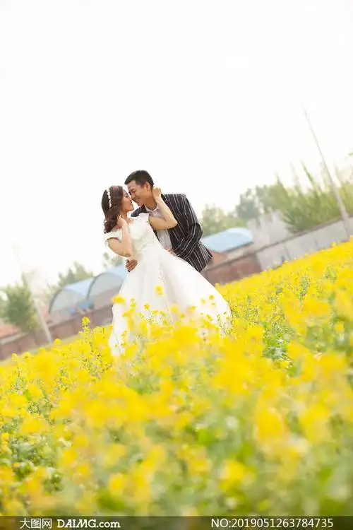 春天油菜花美景婚纱照摄影原片素材
