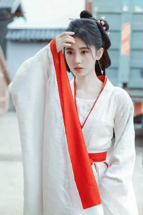 鞠婧祎花间令520剧照