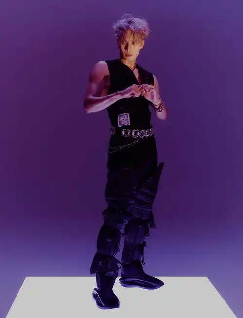 王嘉尔《metal》写真__财经头条