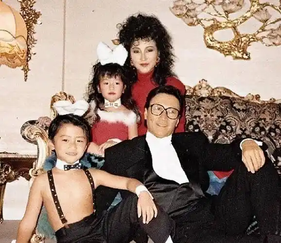 69岁的狄波拉装扮似少女,离了谢贤,新老公小11岁更惬意_时候_谢霆锋