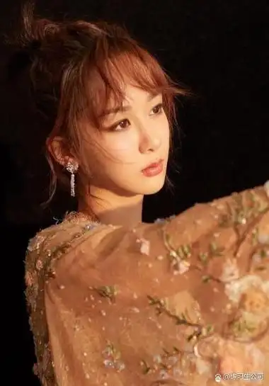 杨紫,为什么能拿到如此多大爆的演艺资源?