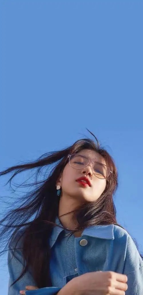 有没有哪些好看的美女全面屏壁纸? - 知乎