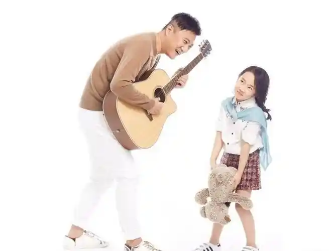 演员韩青:娶小师妹为妻,钱交夫人管,将妻子宠成宝