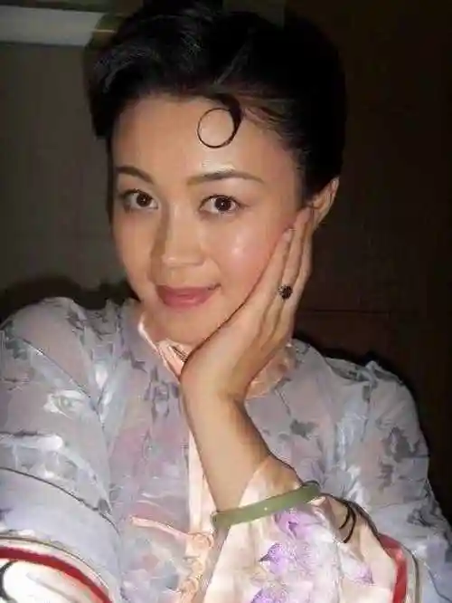 关婷娜,一个实现了华丽转身的女人,大家喜欢她吗?