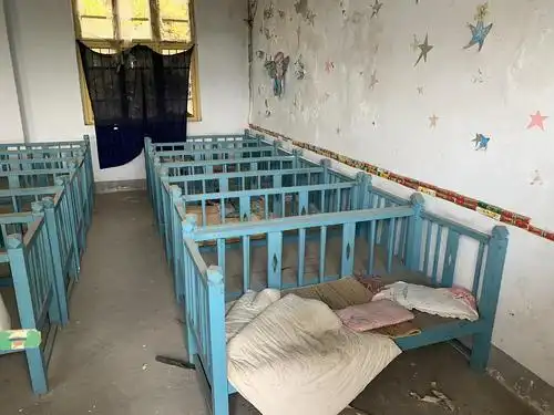 重庆探秘一个废弃的九十年代幼儿园