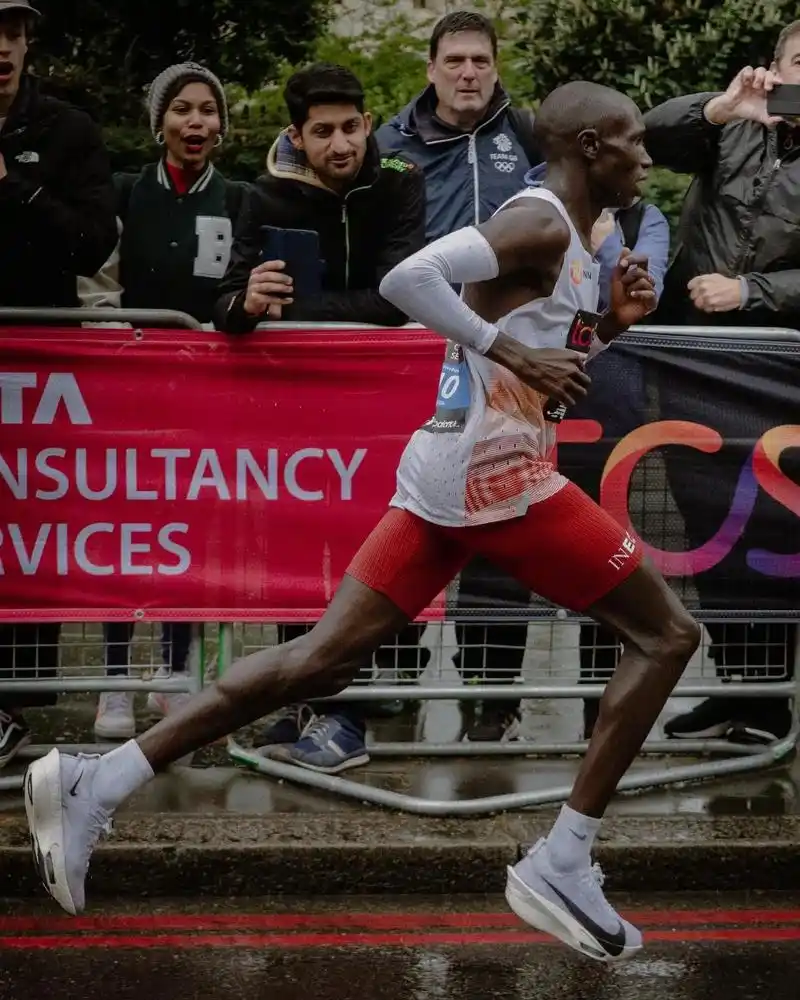 基普乔格队友kamworor伦马第二01.2023伦敦马拉松 - 抖音