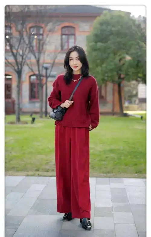 穿红色衣服会很土?今年过节流行这样穿红色,不俗气还是时髦!