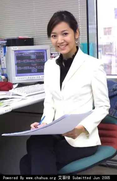 侯佩岑凭主播新闻成名,随后成为东风卫视品牌节目《娱乐亚洲》的主持