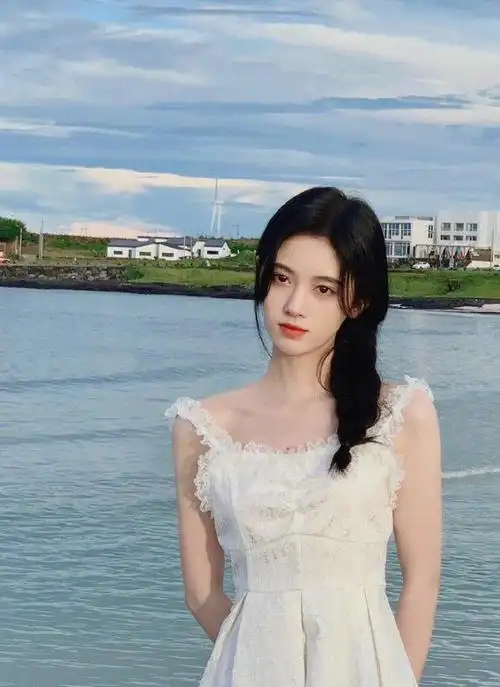 鞠婧祎真的太会穿搭,后天的努力太重要,这样穿太为气质加分了