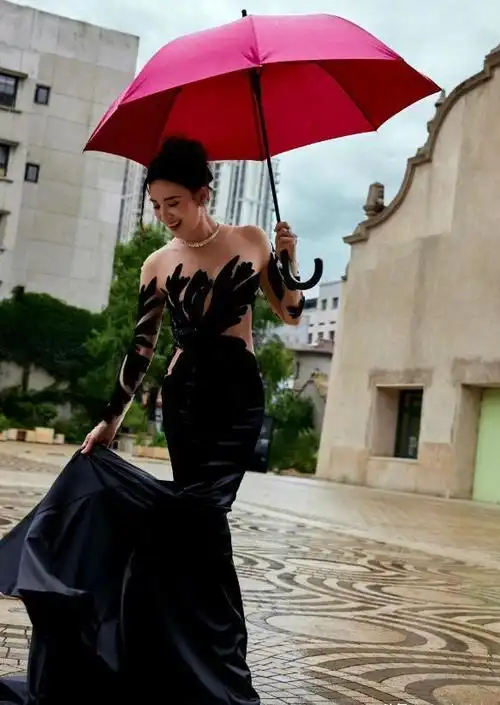 她曾被4个男人追求和5婚导演同居5年狠人宋佳有多疯狂