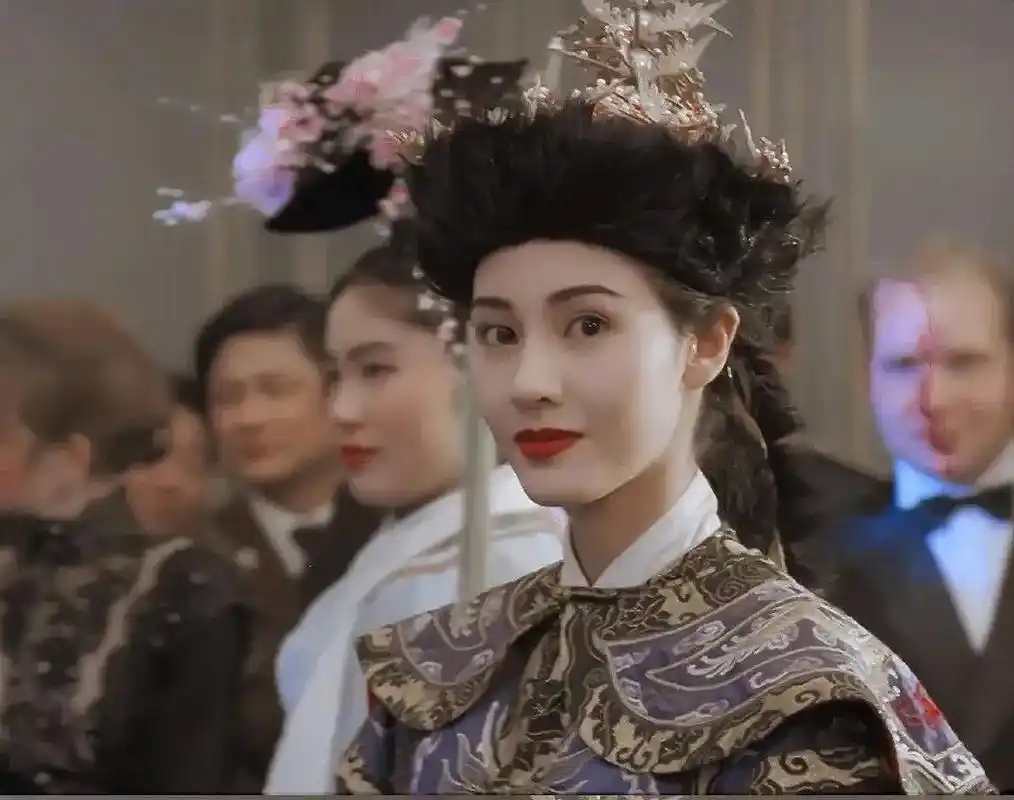 李嘉欣 港风壁纸头像:李嘉欣最美的三个造型,伶俐高贵冷艳气质的美人