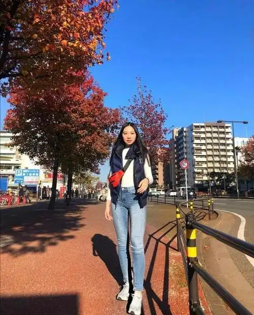 1米7身高穿衣时髦,腿太粗壮