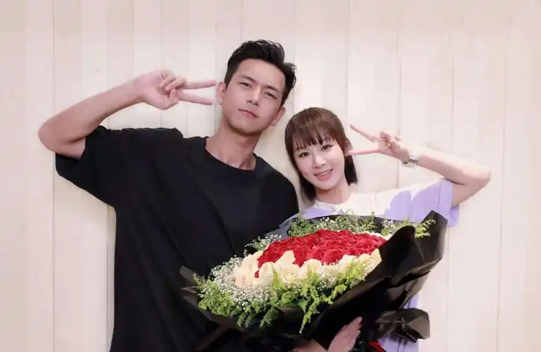 杨紫邓伦友情也没了漠视对方生日公开拒绝捆绑cp