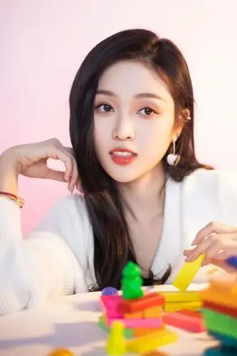 吴宣仪鬼马表情灵动又可爱!雪肤娇嫩美得让人窒息
