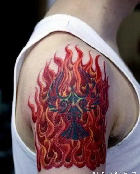 男生手臂凤凰火浴重生纹身图案