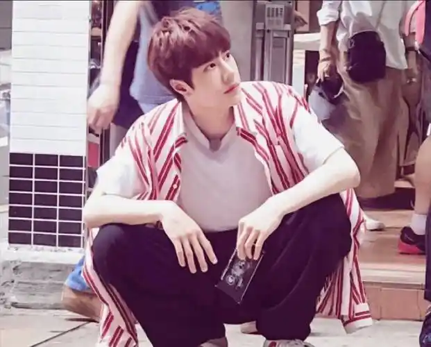 直播间爆料王一博身高体重,长高变瘦同步进行,粉丝:不吃了_品牌_运动